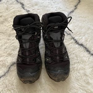 Salomon hiking boots, gortex.